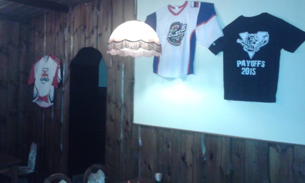 Bakin bar Hotel Trebic Bagian luar foto